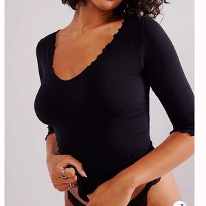 ⚡️Free People Black V-Neck Top⚡️